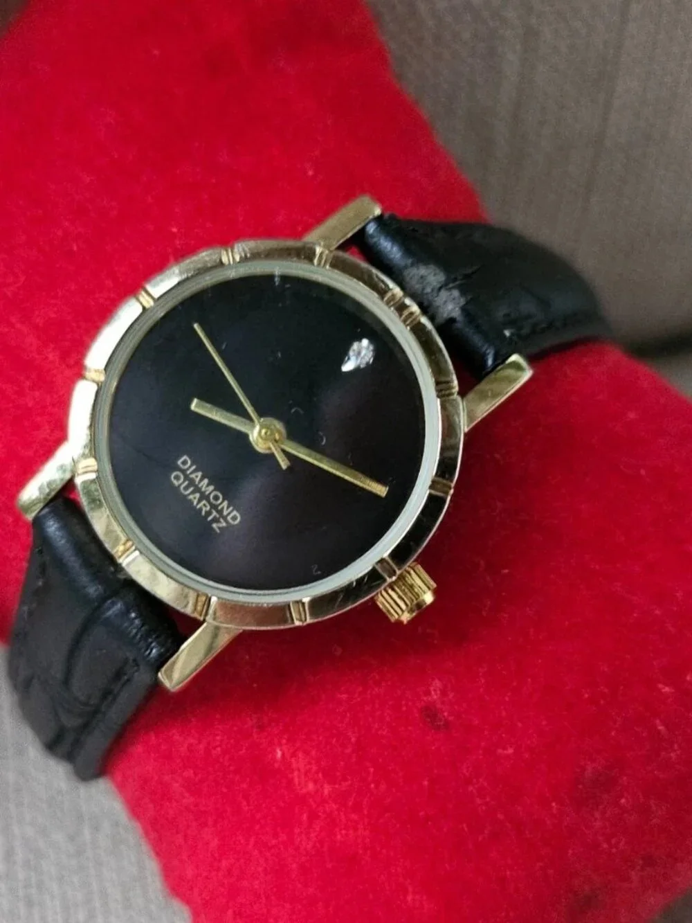 Vintage Diamond Quartz Ladies Wristwatch Black Leather Strap Analog Watch